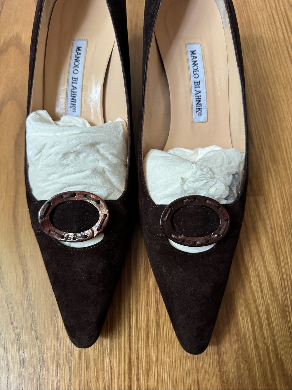 Manolo Blahnik Brown Suede Circle Buckle Pumps Rare, EU 39.5 US 9.5 Heels - Picture 4 of 11